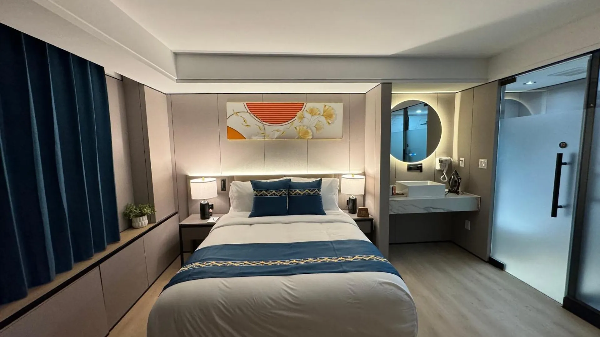 Ly New York Hotel 2*,  United States