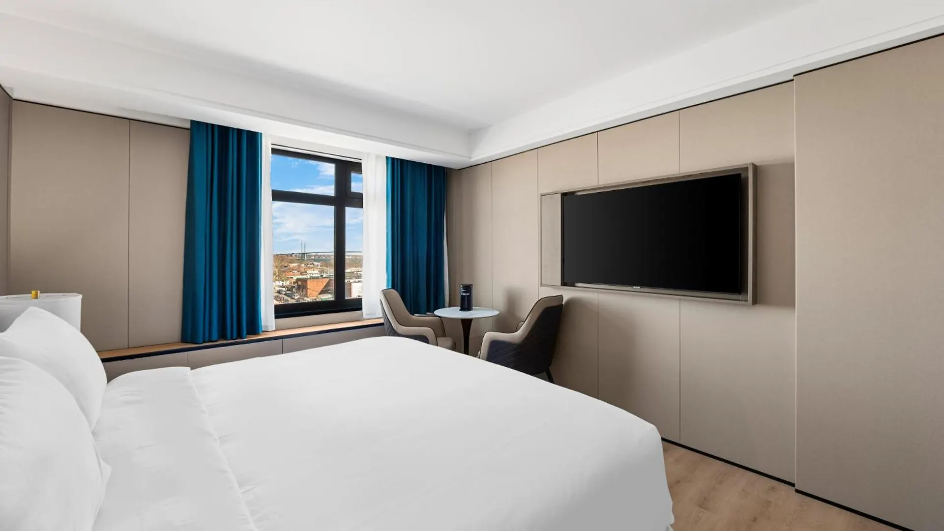 Ly New York Hotel 2*,