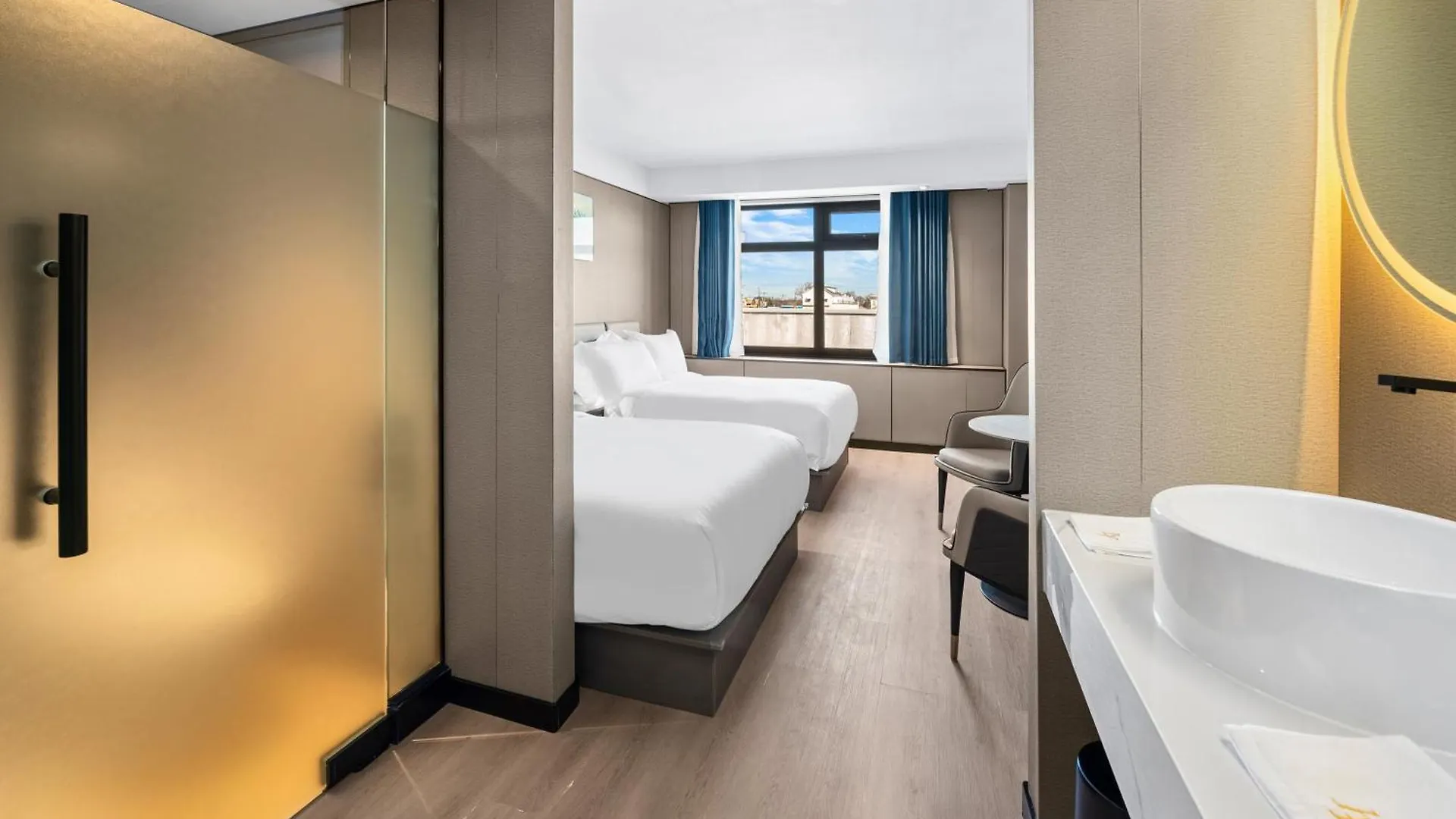 Ly New York Hotel