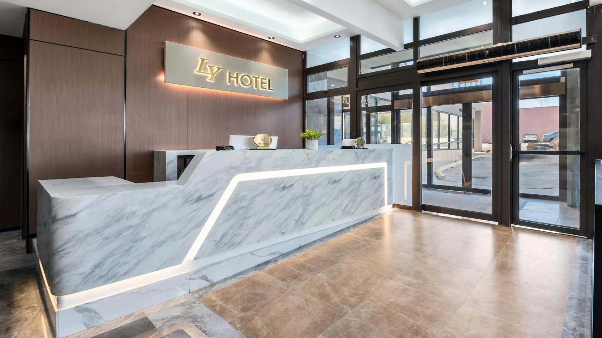 Ly New York Hotel